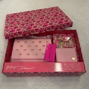 *New* Betsey Johnson Pink and Bow 3 Piece Gift Set